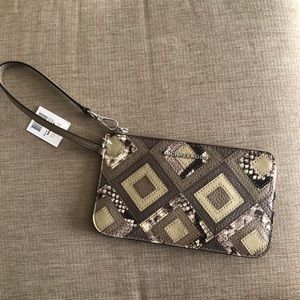 Wristlet purse